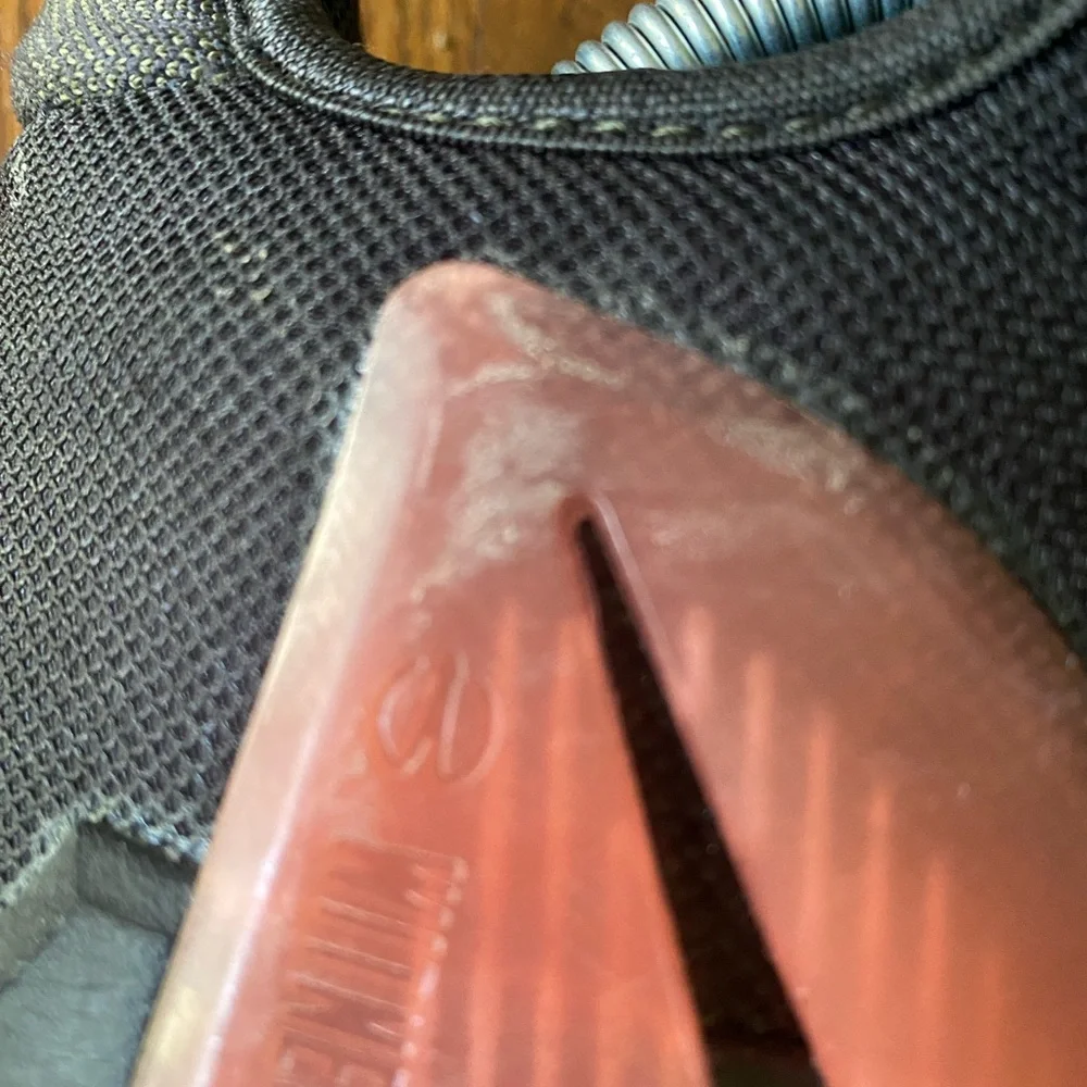 Nike Lebron Witness 6 Size 10 - Black Sequoia Crimson Pulse 2022 - Picture 3 of 5